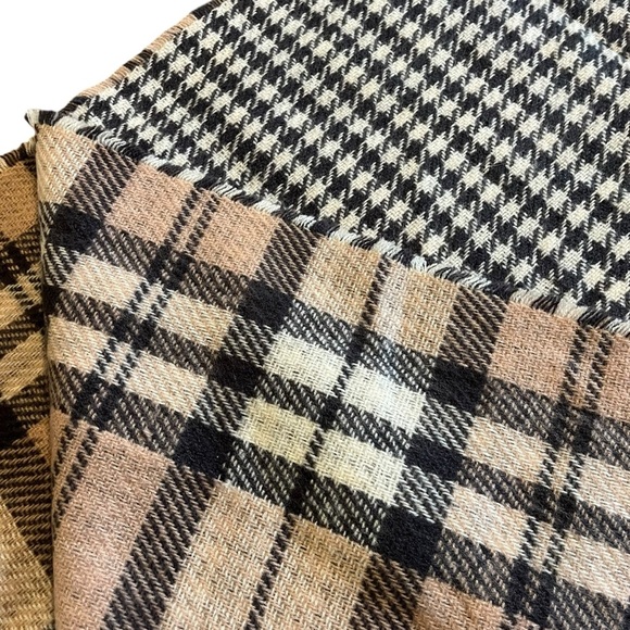 Steve Madden Black and Tan Plaid Scarf classic luxury neutral women’s - Picture 2 of 8